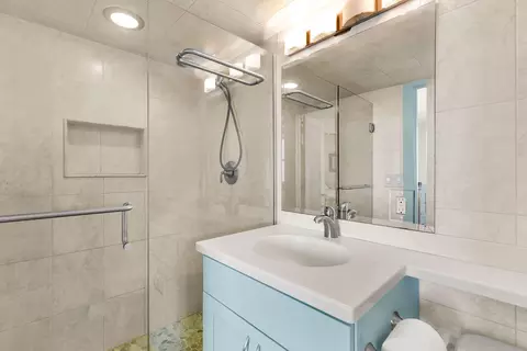 Bath - 2000 Coco Plum Dr #503, Marathon, FL 33050 photo 3 of 3