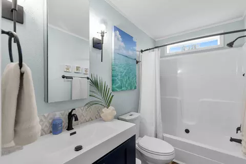 Bath - 99 Palm Dr, Key West, FL 33040 photo 2 of 2