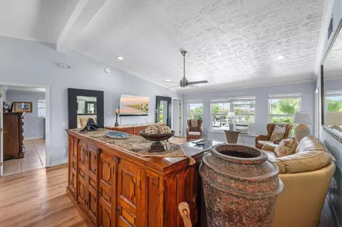 Living - 581 12th St #KEY colony, Key Colony Beach, FL 33051 photo 5 of 5