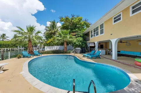 Exterior - 581 12th St #KEY colony, Key Colony Beach, FL 33051 photo 10 of 14