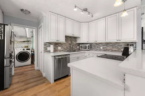 Kitchen - 581 12th St #KEY colony, Key Colony Beach, FL 33051 photo 3 of 6