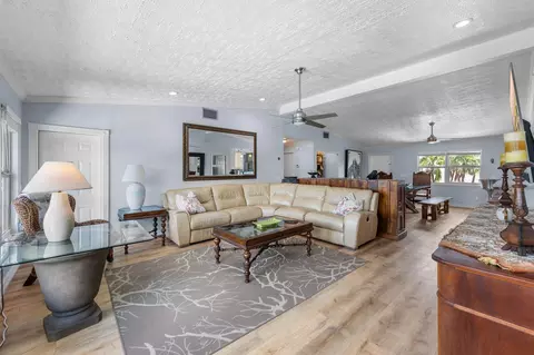 Living - 581 12th St #KEY colony, Key Colony Beach, FL 33051 photo 3 of 5