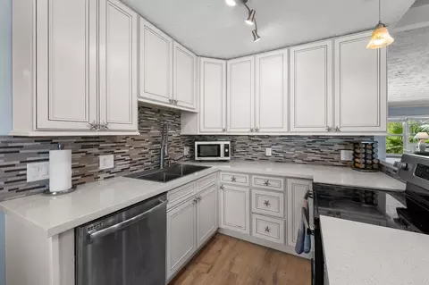 Kitchen - 581 12th St #KEY colony, Key Colony Beach, FL 33051 photo 2 of 6