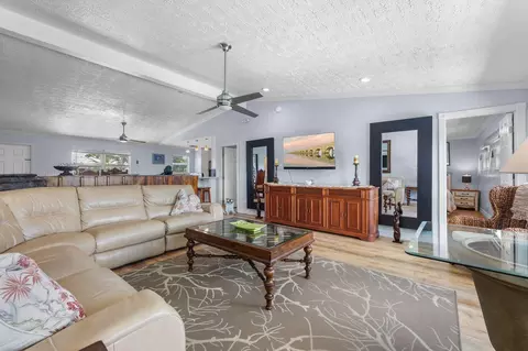 Living - 581 12th St #KEY colony, Key Colony Beach, FL 33051 photo 2 of 5