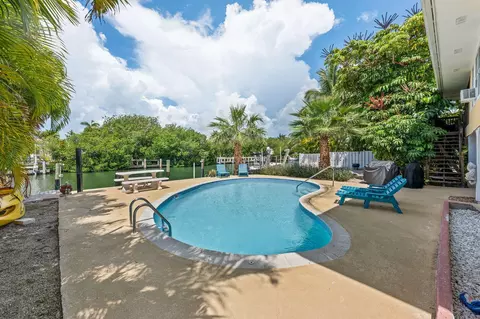 Exterior - 581 12th St #KEY colony, Key Colony Beach, FL 33051 photo 5 of 14