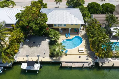Exterior - 581 12th St #KEY colony, Key Colony Beach, FL 33051 photo 7 of 14