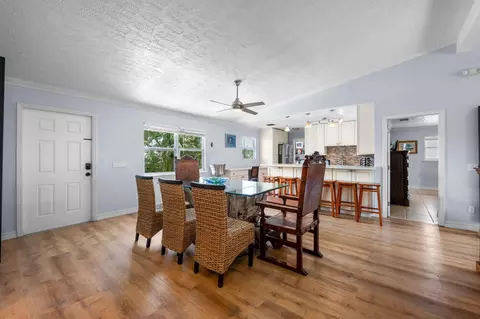 Dining - 581 12th St #KEY colony, Key Colony Beach, FL 33051 photo 2 of 4