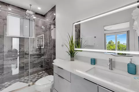 Bath - 835 837 Copa D Oro, Marathon, FL 33050 photo 1 of 5
