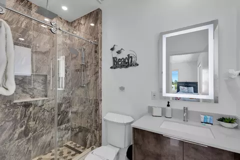 Bath - 835 837 Copa D Oro, Marathon, FL 33050 photo 3 of 5