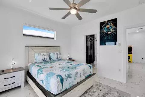Bedroom - 835 837 Copa D Oro, Marathon, FL 33050 photo 5 of 13