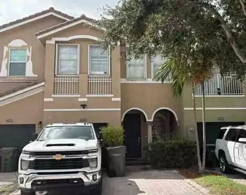 2594 SE 14th St, Homestead, FL 33035