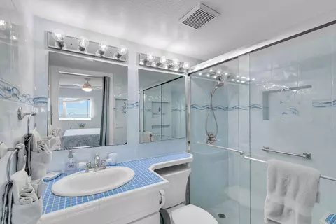 Bath - 135 Coco Plum Dr #4C, Marathon, FL 33050 photo 1 of 2