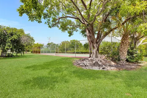Exterior - 135 Coco Plum Dr #4C, Marathon, FL 33050 photo 7 of 9
