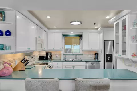 Kitchen - 135 Coco Plum Dr #4C, Marathon, FL 33050 photo 1 of 4