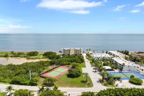 View/Area - 135 Coco Plum Dr #4C, Marathon, FL 33050 photo 2 of 9
