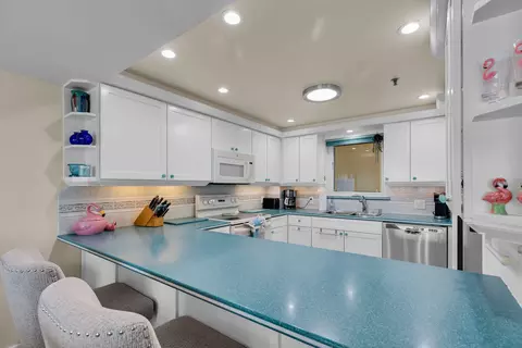 Kitchen - 135 Coco Plum Dr #4C, Marathon, FL 33050 photo 2 of 4