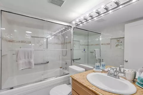 Bath - 135 Coco Plum Dr #4C, Marathon, FL 33050 photo 2 of 2