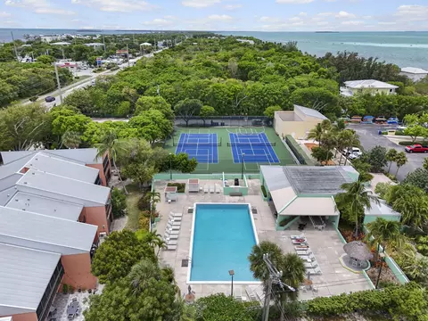 View/Area - 98321 Windward Ave, Key Largo, FL 33037 photo 2 of 9