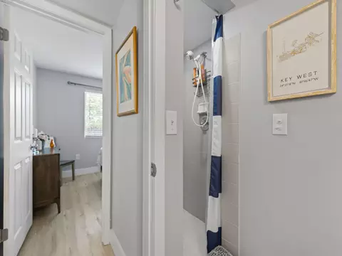 Bath - 98321 Windward Ave, Key Largo, FL 33037 photo 4 of 4