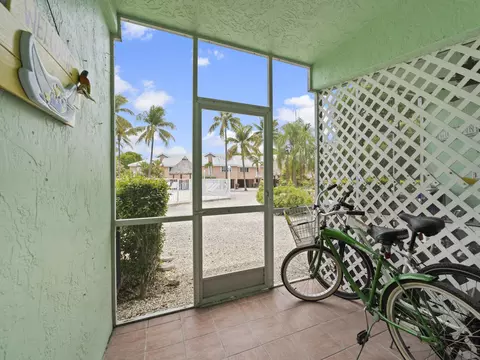 Exterior - 98321 Windward Ave, Key Largo, FL 33037 photo 1 of 12