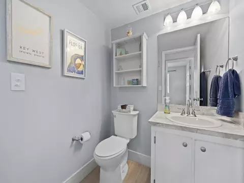 Bath - 98321 Windward Ave, Key Largo, FL 33037 photo 3 of 4