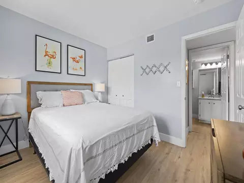 Bedroom - 98321 Windward Ave, Key Largo, FL 33037 photo 3 of 4
