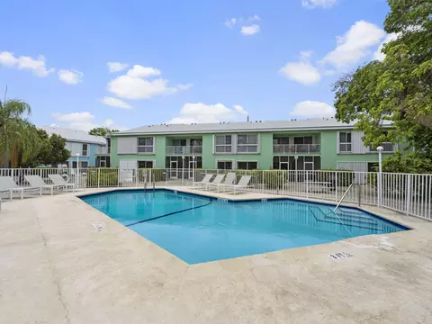 Exterior - 98321 Windward Ave, Key Largo, FL 33037 photo 6 of 12