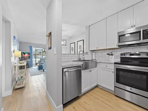 Kitchen - 98321 Windward Ave, Key Largo, FL 33037 photo 1 of 2