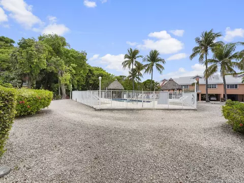 Exterior - 98321 Windward Ave, Key Largo, FL 33037 photo 3 of 12