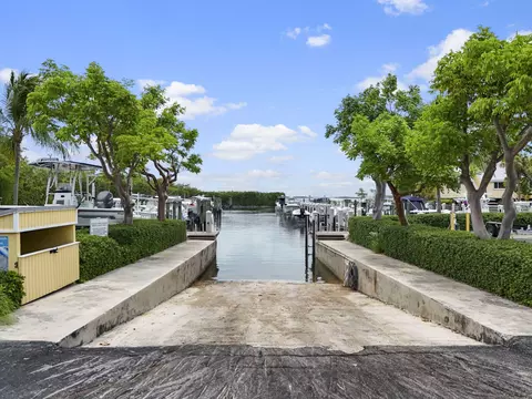 Exterior - 98321 Windward Ave, Key Largo, FL 33037 photo 9 of 12