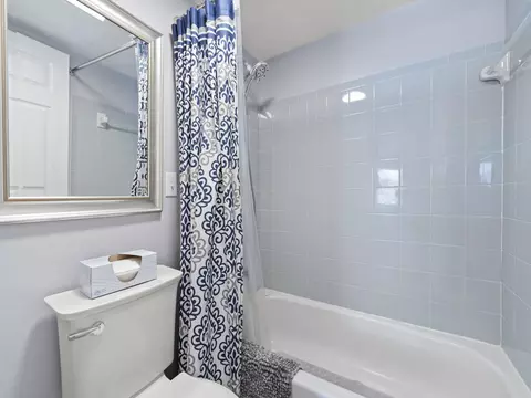 Bath - 98321 Windward Ave, Key Largo, FL 33037 photo 2 of 4