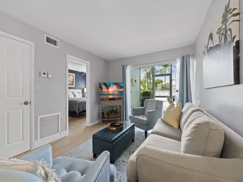 Living - 98321 Windward Ave, Key Largo, FL 33037 photo 2 of 3