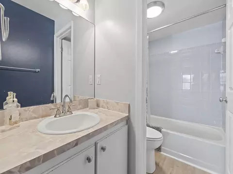 Bath - 98321 Windward Ave, Key Largo, FL 33037 photo 1 of 4