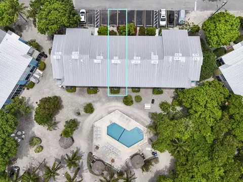 Exterior - 98321 Windward Ave, Key Largo, FL 33037 photo 4 of 12