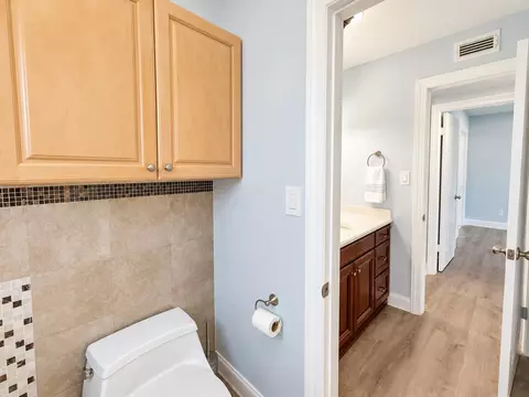 Bath - 23 Snapper Ave, Key Largo, FL 33037 photo 1 of 3