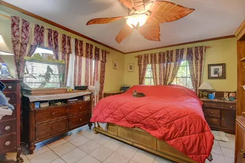 Bedroom - 545 Ixora Dr, Big Pine Key, FL 33043 photo 1 of 2