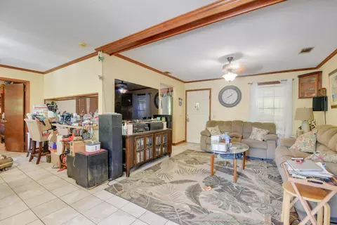 Living - 545 Ixora Dr, Big Pine Key, FL 33043 photo 1 of 3