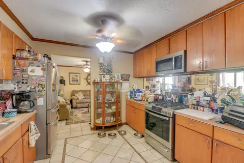 Kitchen - 545 Ixora Dr, Big Pine Key, FL 33043 photo 3 of 4