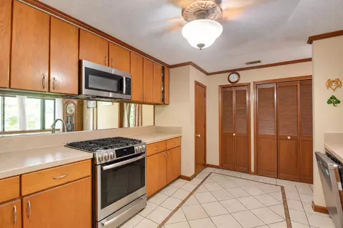 Kitchen - 545 Ixora Dr, Big Pine Key, FL 33043 photo 2 of 4
