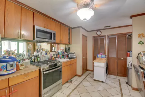 Kitchen - 545 Ixora Dr, Big Pine Key, FL 33043 photo 1 of 4