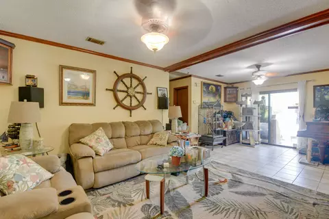 Living - 545 Ixora Dr, Big Pine Key, FL 33043 photo 2 of 3