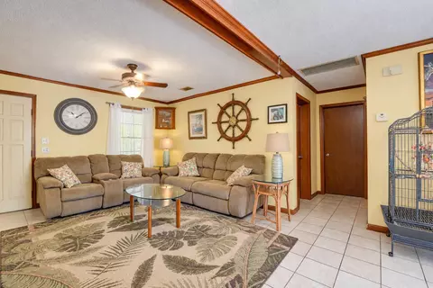 Living - 545 Ixora Dr, Big Pine Key, FL 33043 photo 3 of 3