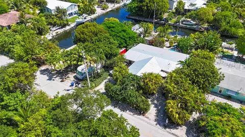 View/Area - 545 Ixora Dr, Big Pine Key, FL 33043 photo 2 of 7