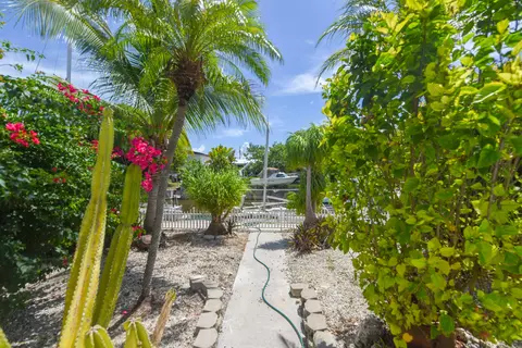 Exterior - 545 Ixora Dr, Big Pine Key, FL 33043 photo 7 of 9