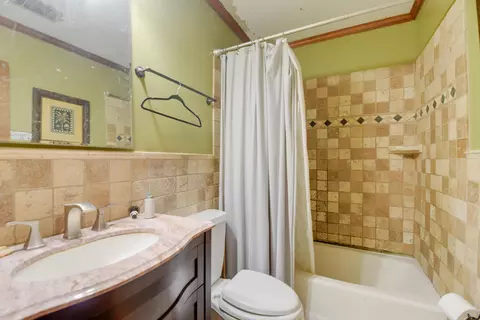 Bath - 545 Ixora Dr, Big Pine Key, FL 33043 photo 1 of 2
