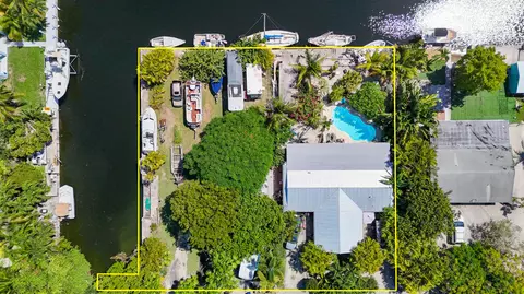 545 Ixora Dr, Big Pine Key, FL 33043
