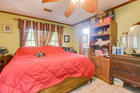 Bedroom - 545 Ixora Dr, Big Pine Key, FL 33043 photo 2 of 2