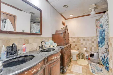 Bath - 545 Ixora Dr, Big Pine Key, FL 33043 photo 2 of 2