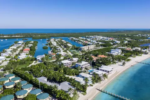 View/Area - 117 Coco Plum Dr #D2, Marathon, FL 33050 photo 6 of 12