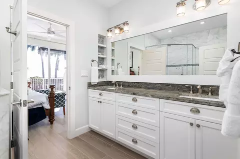 Bath - 117 Coco Plum Dr #D2, Marathon, FL 33050 photo 1 of 3